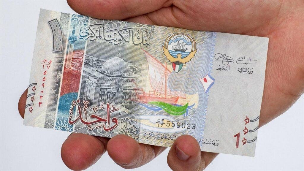 سعر الدينار الكويتى