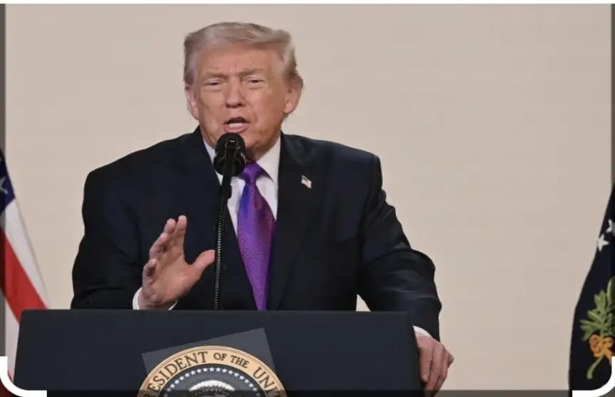 لم يستحي حتى من وجود زوجته واندمج بشكل كبير.. فيديو مخزي يقشعر له الأبدان لترامب وهو بجانب #إبستين وزوجته تشاهد المنظر.. لن تستطيع اكمال المشاهدة من شدة الاحراج