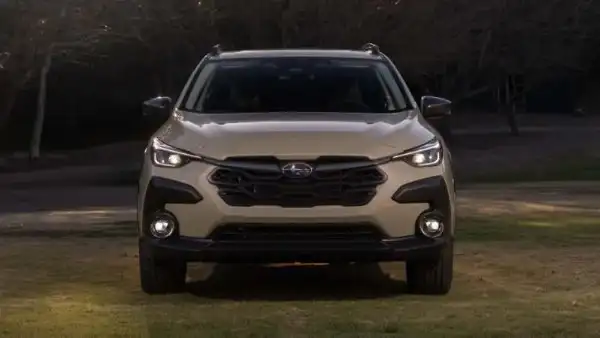 testسوبارو كروستريك هايبرد موديل 2026