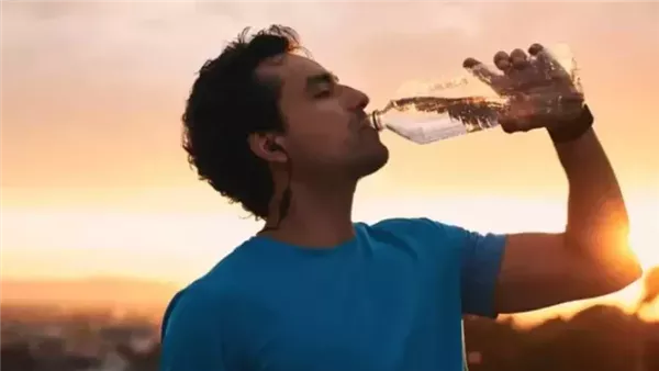 لا تشرب الماء في هذا التوقيت .. اخطر مما تتخيل!